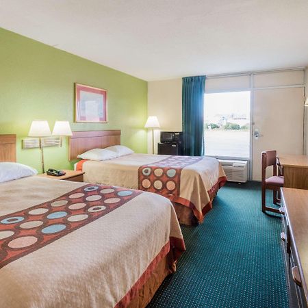 Super 8 By Wyndham Tifton Hotel Екстериор снимка