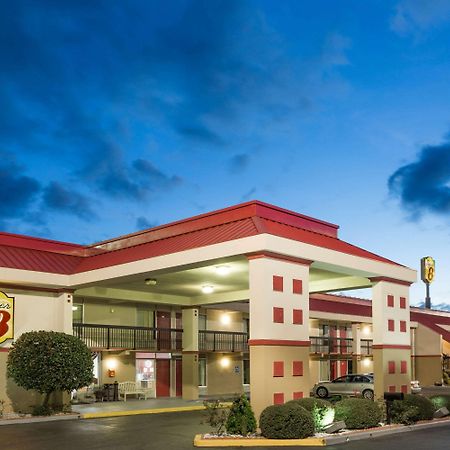 Super 8 By Wyndham Tifton Hotel Екстериор снимка