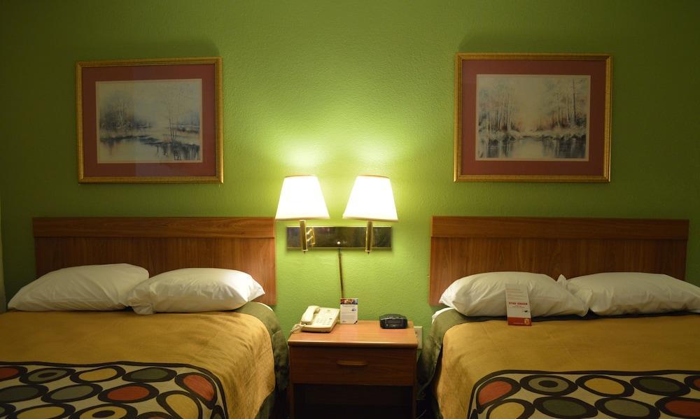 Super 8 By Wyndham Tifton Hotel Екстериор снимка
