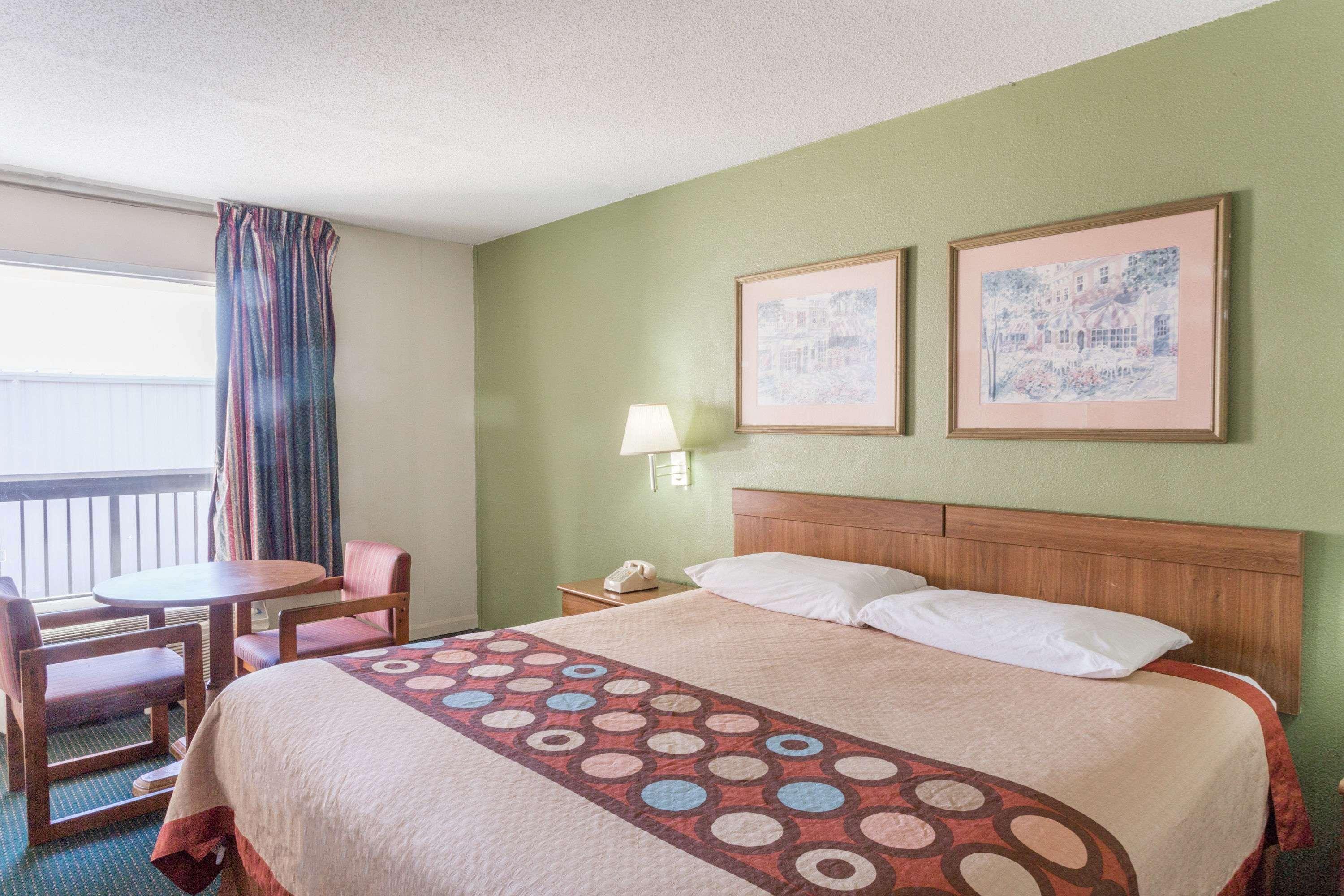 Super 8 By Wyndham Tifton Hotel Екстериор снимка