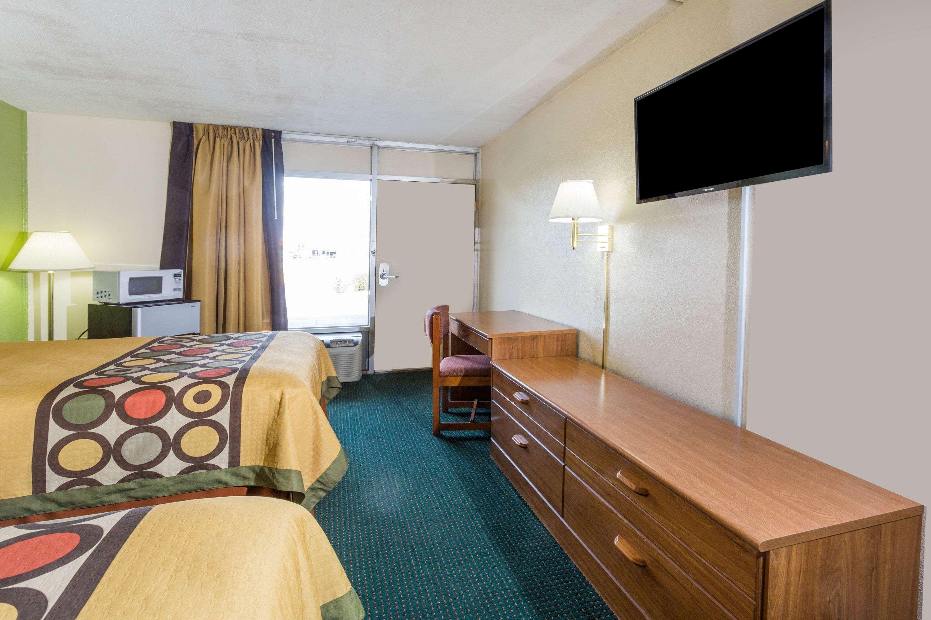 Super 8 By Wyndham Tifton Hotel Екстериор снимка