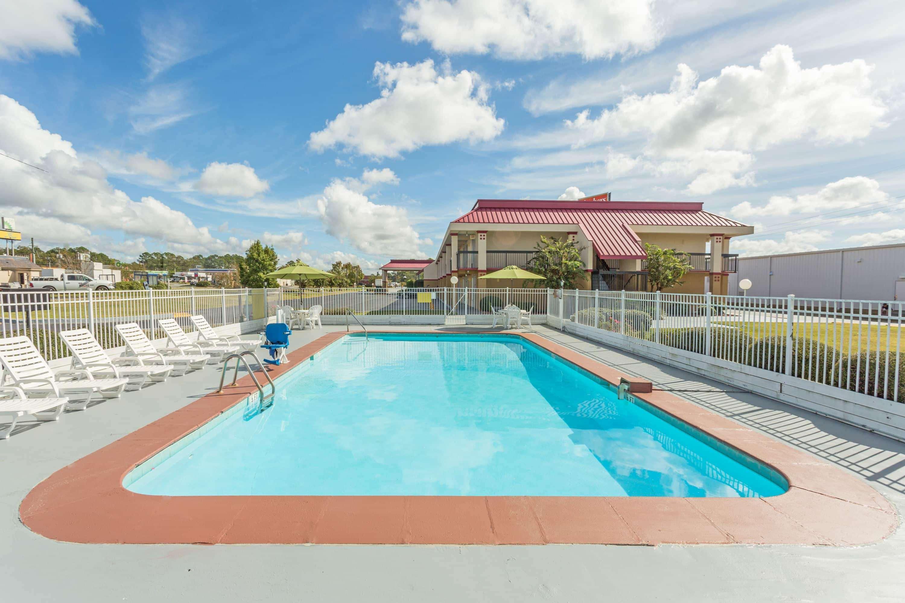 Super 8 By Wyndham Tifton Hotel Екстериор снимка