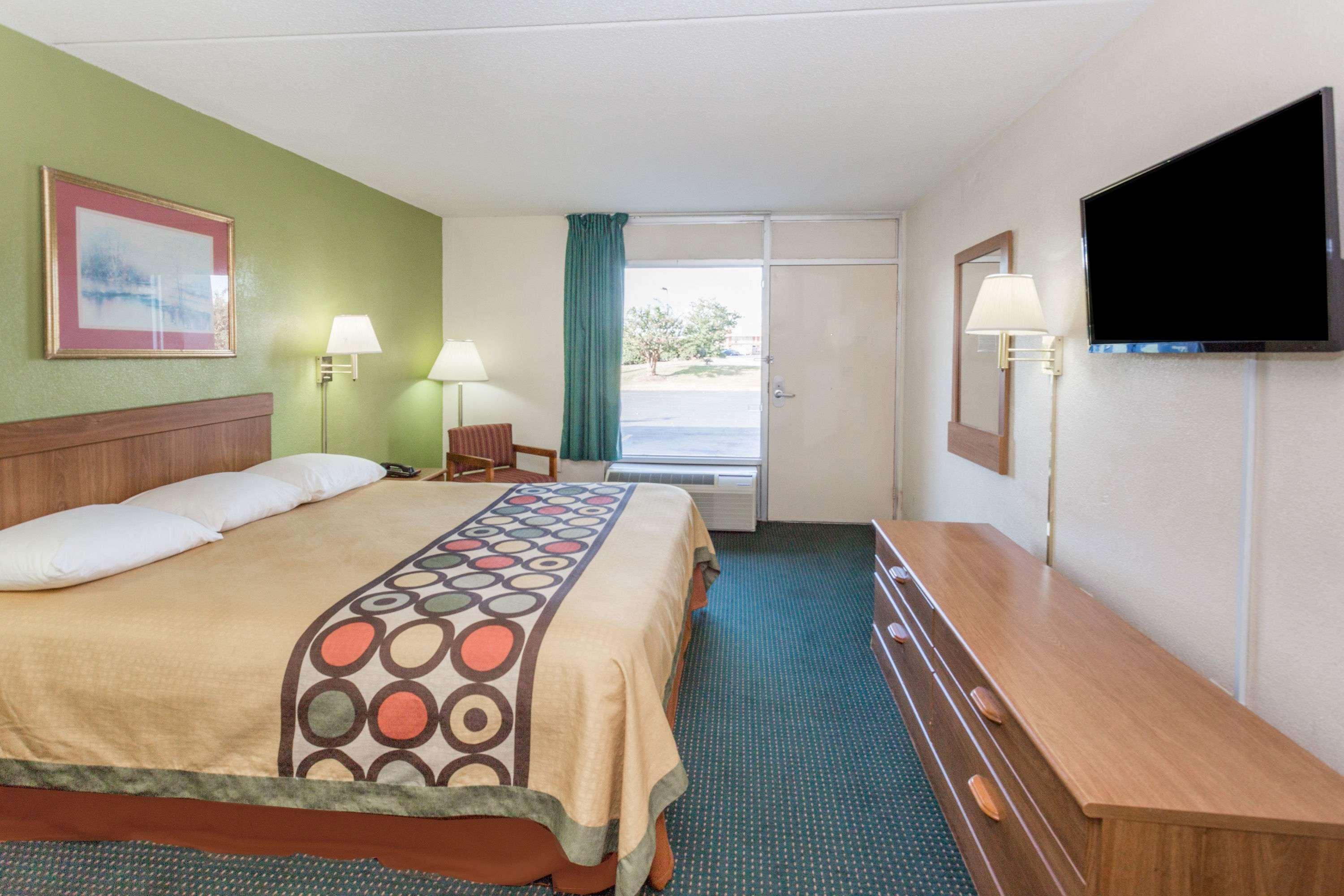 Super 8 By Wyndham Tifton Hotel Екстериор снимка