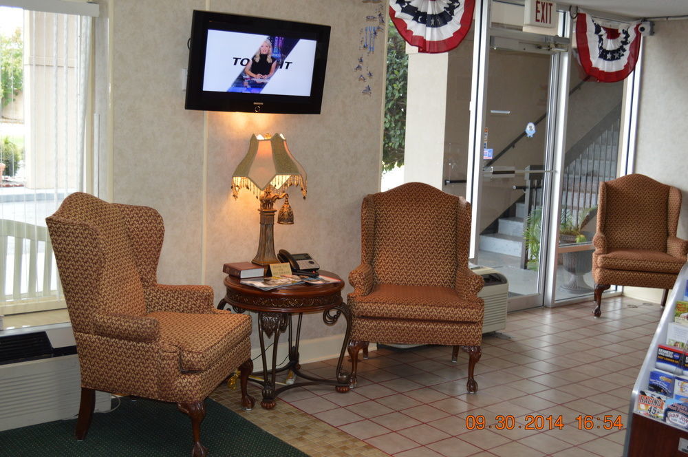 Super 8 By Wyndham Tifton Hotel Екстериор снимка