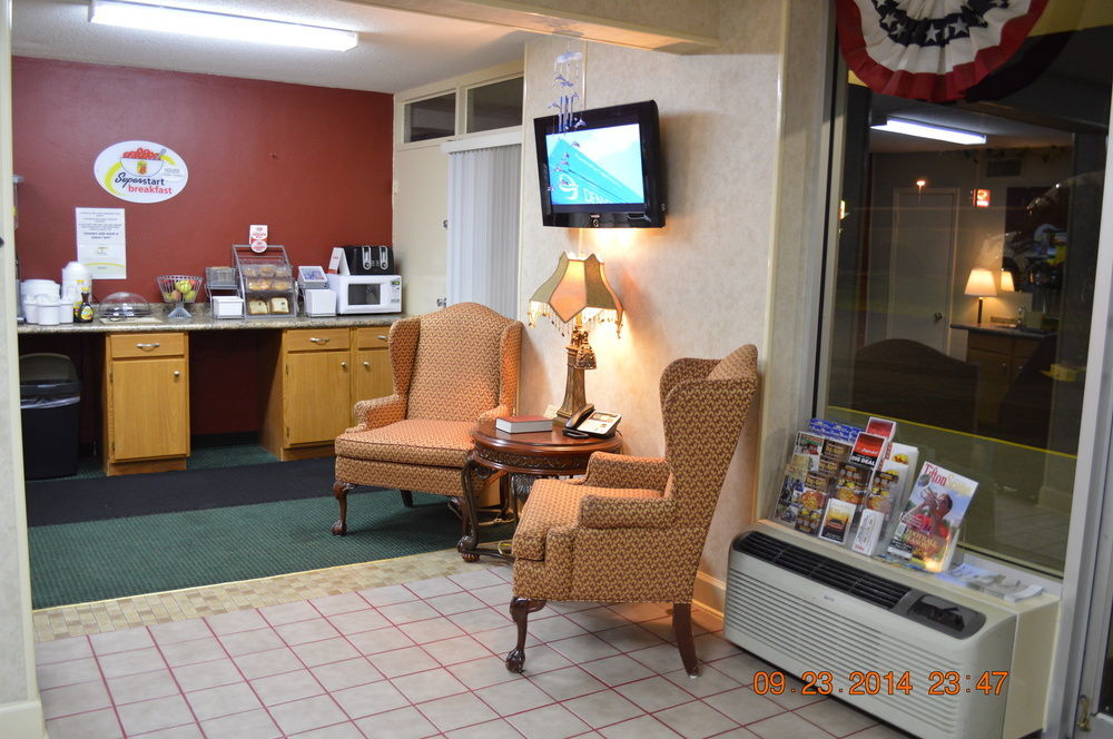 Super 8 By Wyndham Tifton Hotel Екстериор снимка