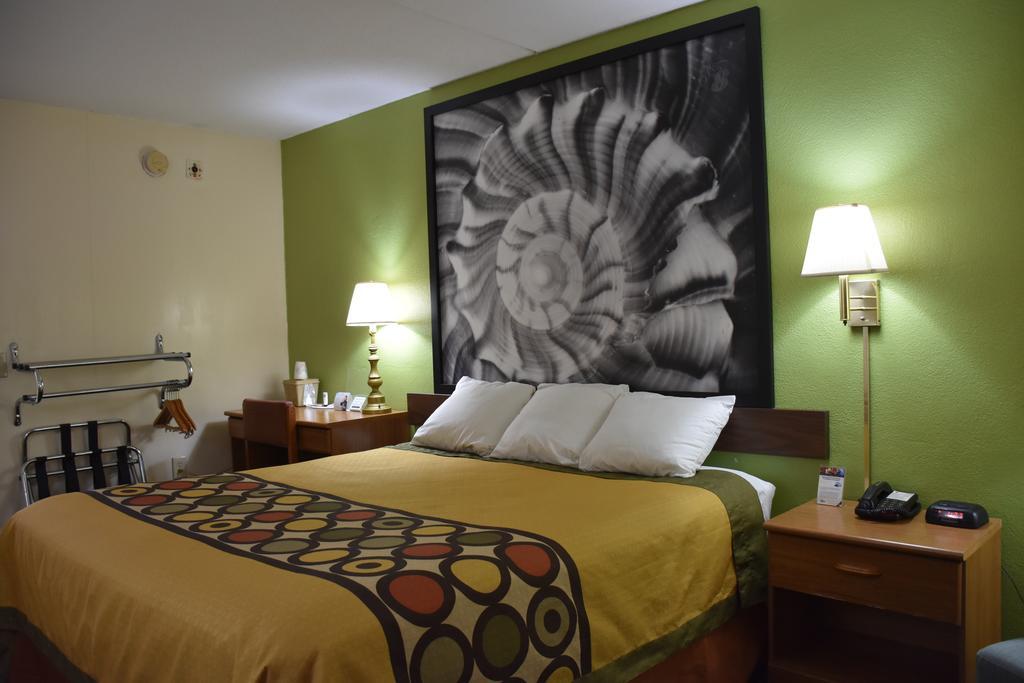 Super 8 By Wyndham Tifton Hotel Екстериор снимка