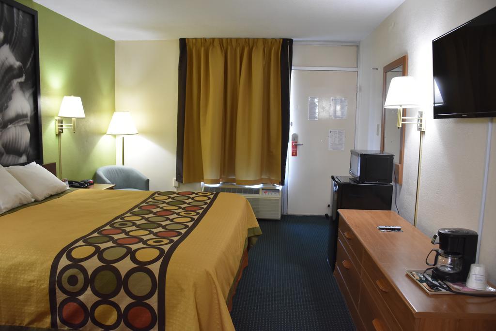 Super 8 By Wyndham Tifton Hotel Екстериор снимка