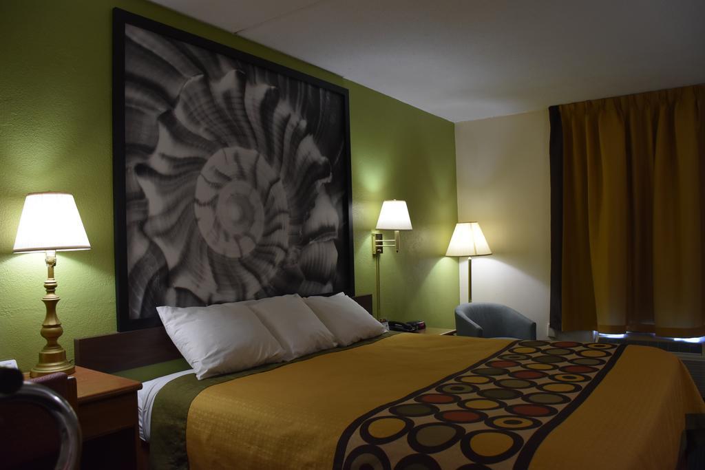 Super 8 By Wyndham Tifton Hotel Екстериор снимка