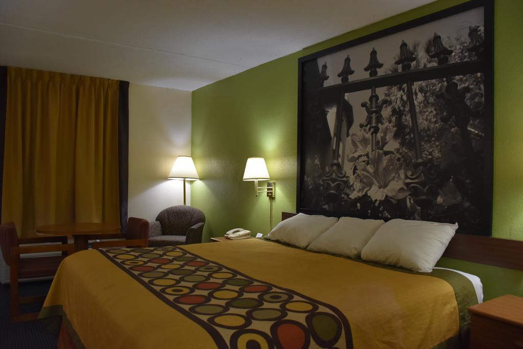 Super 8 By Wyndham Tifton Hotel Екстериор снимка
