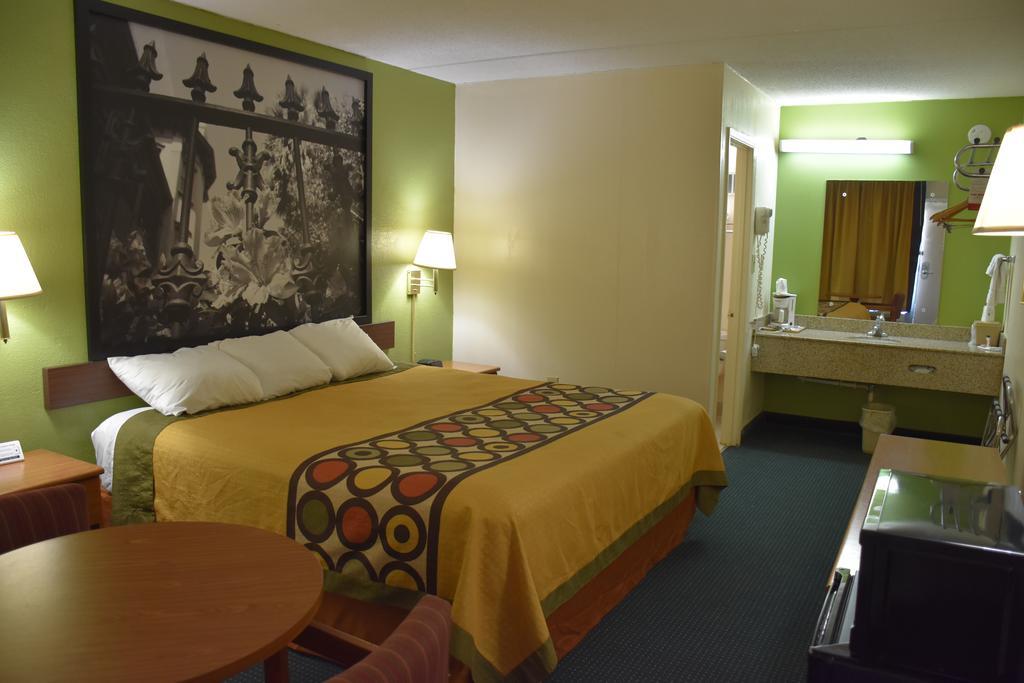 Super 8 By Wyndham Tifton Hotel Екстериор снимка