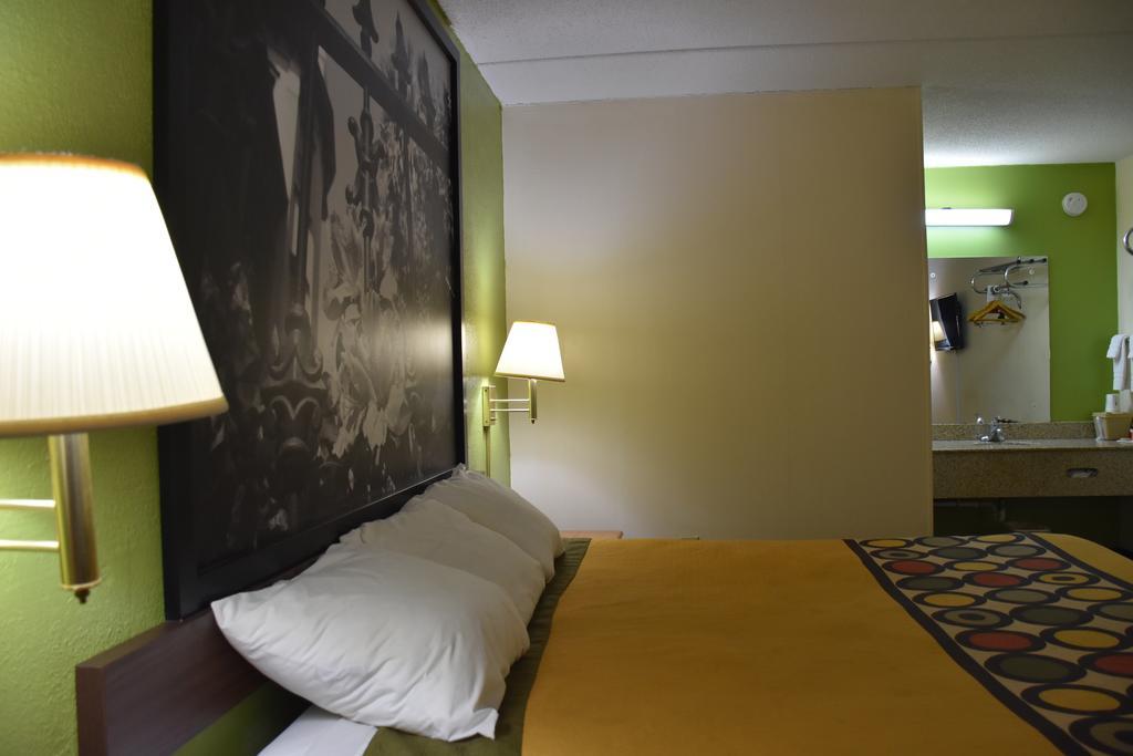 Super 8 By Wyndham Tifton Hotel Екстериор снимка