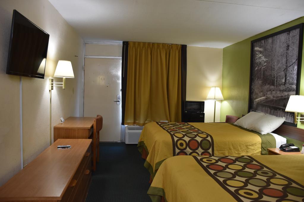 Super 8 By Wyndham Tifton Hotel Екстериор снимка