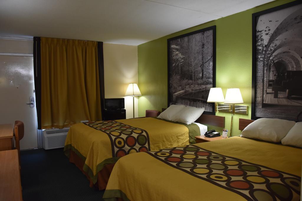 Super 8 By Wyndham Tifton Hotel Екстериор снимка