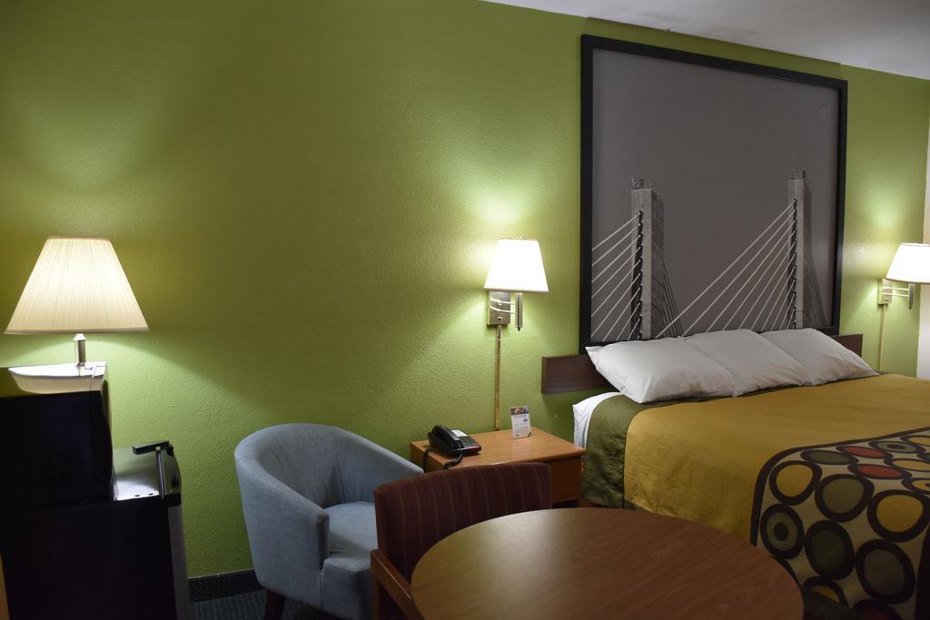 Super 8 By Wyndham Tifton Hotel Екстериор снимка
