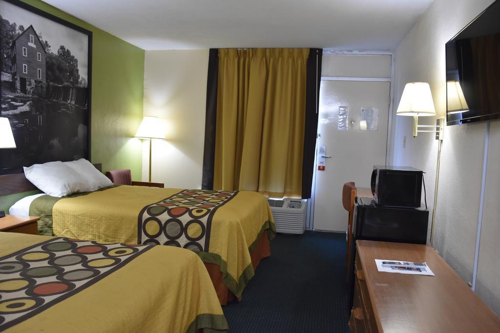 Super 8 By Wyndham Tifton Hotel Екстериор снимка