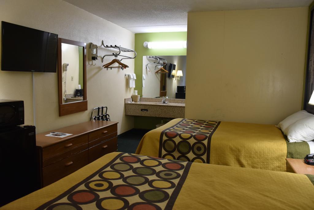 Super 8 By Wyndham Tifton Hotel Екстериор снимка