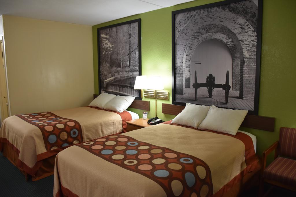 Super 8 By Wyndham Tifton Hotel Екстериор снимка