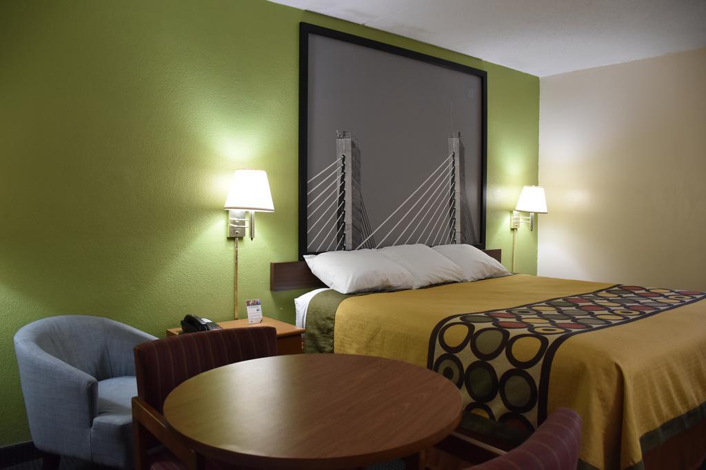 Super 8 By Wyndham Tifton Hotel Екстериор снимка