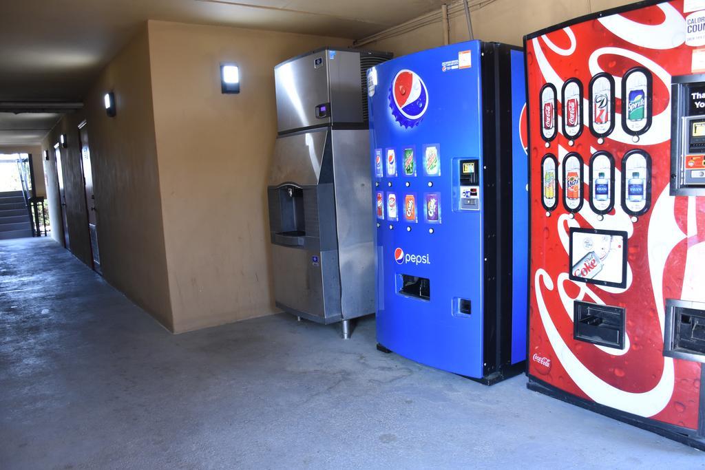 Super 8 By Wyndham Tifton Hotel Екстериор снимка