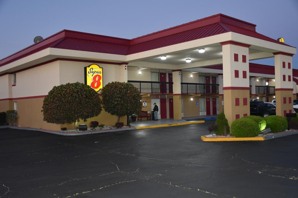 Super 8 By Wyndham Tifton Hotel Екстериор снимка