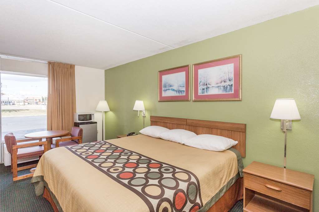 Super 8 By Wyndham Tifton Hotel Стая снимка