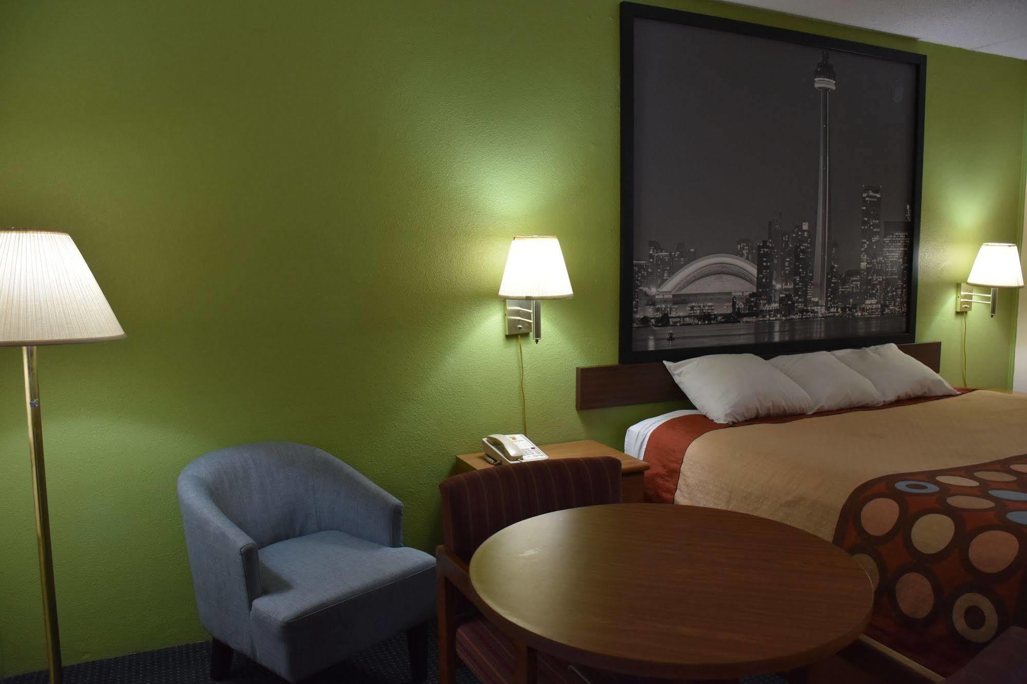 Super 8 By Wyndham Tifton Hotel Екстериор снимка